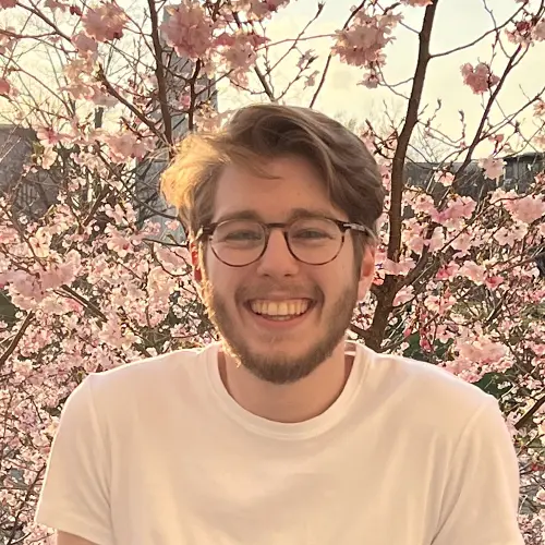 A fun photo of Efe Cekirge